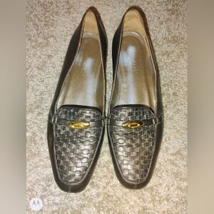Elegant Brown Rangoni FirenzeTextured Loafers with Gold Accent